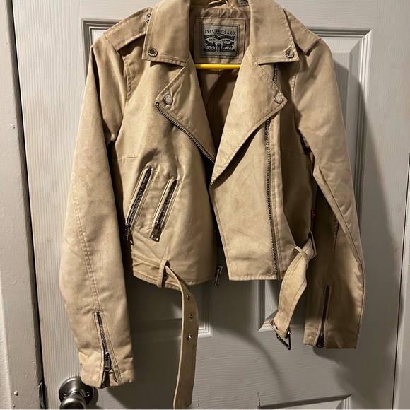 Levi’s Jacket - Picture 2 of 7